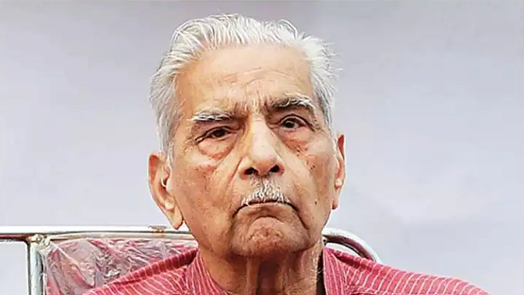 <div class="paragraphs"><p>شانتی بھوشن (فائل تصویر)</p></div>