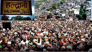 ہلدوانی معاملہ میں سپریم کوٹ کی جانب انہدامی کارروئی پر روک، مولانا محمود مدنی نے متاثرین کو دی مبارک باد