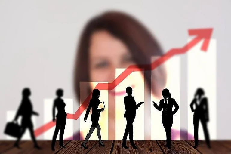 بندشوں کو توڑ آگے بڑھ رہیں مسلم بیٹیاں، کوئی فائٹر پائلٹ بنی تو کوئی لاء رائٹر، اور کسی نے اسپورٹس میں لگائی چھلانگ