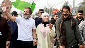 بھارت جوڑو یاترا: راہل گاندھی کے ساتھ سفر کرتی نظر آئیں ارمیلا ماتونڈکر، کہا- یاترا کی سیاسی سے زیادہ سماجی اہمیت‘