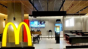 مشہور فاسٹ فوڈ کمپنی ’میک ڈونلڈز‘ کا ملازمین کو فارغ کرنے کا منصوبہ