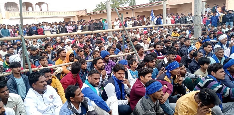 مظفر نگر: چندر شیکھر آزاد کے قافلہ کی گاڑیوں میں توڑ پھوڑ، نذر آتش کرنے کی کوشش، کشیدگی کے بعد بھاری فورس تعینات