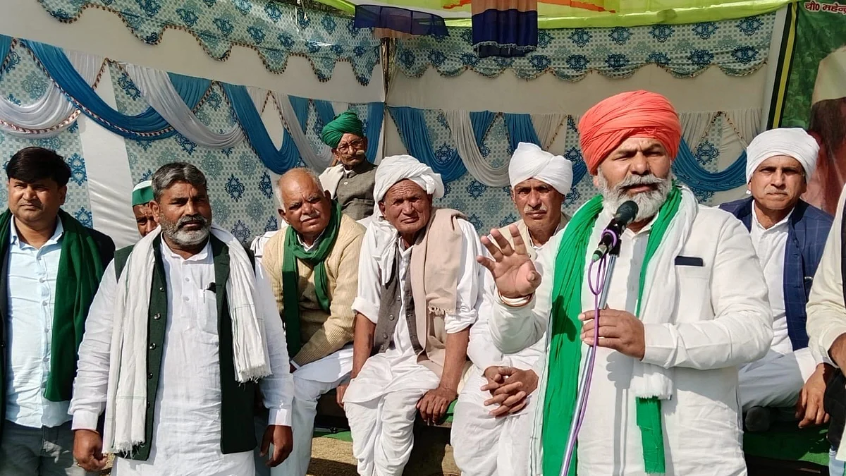 <div class="paragraphs"><p>کسان تحریک سے خطاب کرتے ہوئے راکیش ٹکیت</p></div>