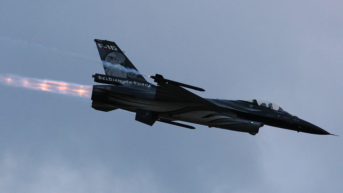 <div class="paragraphs"><p>ایف-16، تصویر آئی اے این ایس</p></div>