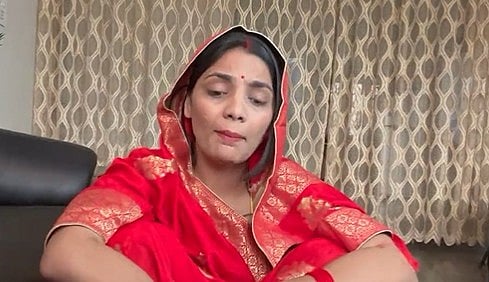 یو پی میں کا با؟ سے انہیں مرچی لگ گئی، پولیس کے نوٹس پر نیہا سنگھ راٹھور کا رد عمل