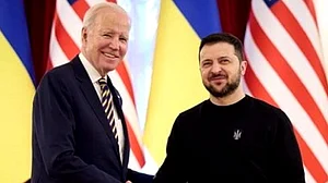 روس-یوکرین جنگ کے درمیان اچانک کیف پہنچ کر امریکی صدر بائیڈن نے کیا حیران، ہوائی حملوں کے سائرن سے ہوا استقبال
