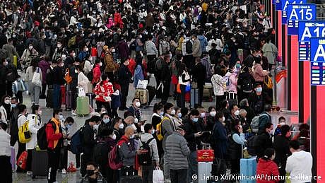 مراعات کے باوجود چینی نوجوان خاندان بڑھانے کی خواہش کیوں نہیں رکھتے؟