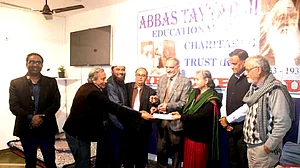 مجاہدینِ آزادی کو فراموش کر کے ان لوگوں کو ابھارا جا رہا ہے جن کا اس لڑائی میں کوئی کردار نہیں: جے شنکر گپتا