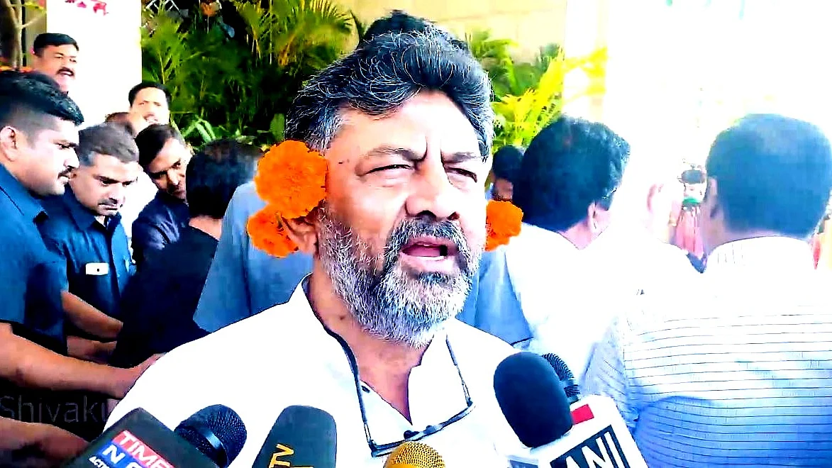 <div class="paragraphs"><p>کانگریس کے ریاستی صدر ڈی کے شیوکمار، تصویر&nbsp;<a href="https://twitter.com/DKShivakumar">@DKShivakumar</a></p></div>