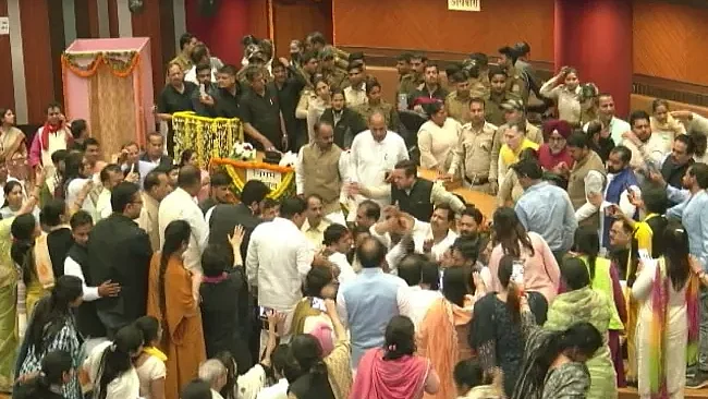 <div class="paragraphs"><p>سوشل میڈیا</p></div>