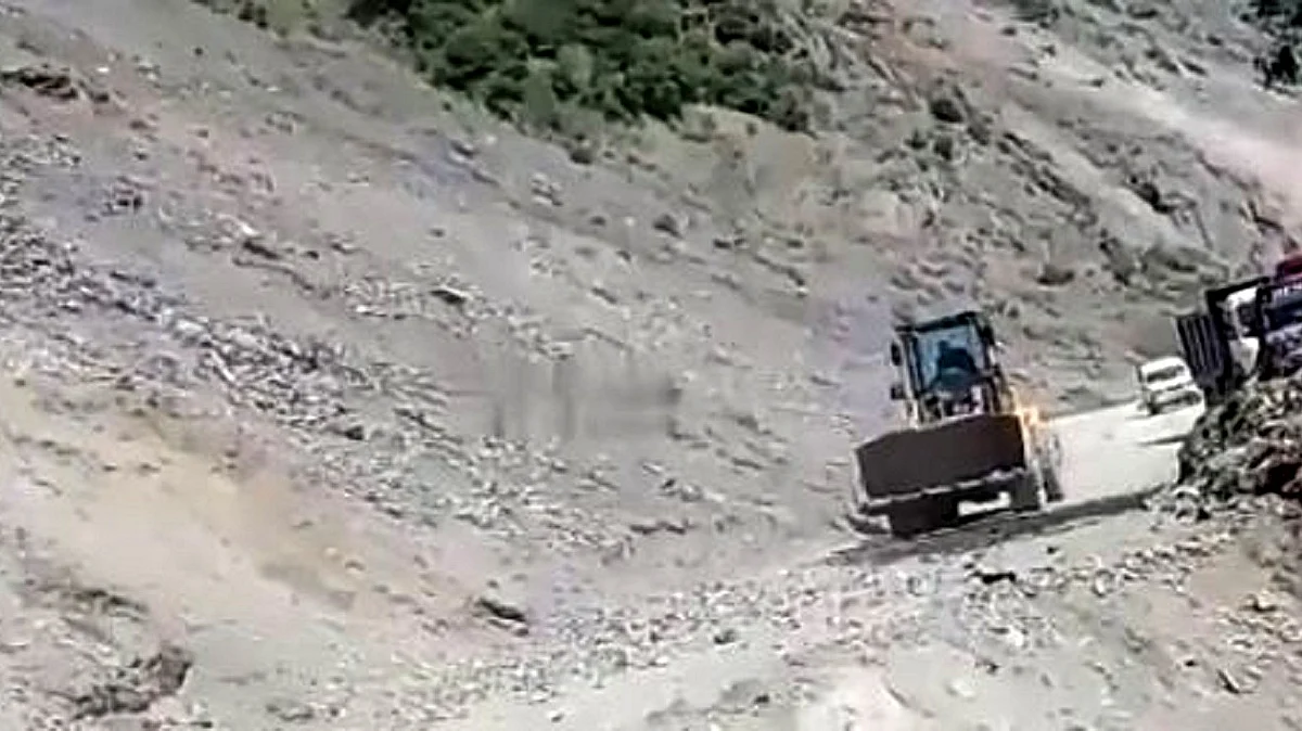 <div class="paragraphs"><p>سری نگر-&nbsp; جموں قومی شاہراہ، فائل تصویر آئی اے این ایس</p></div>