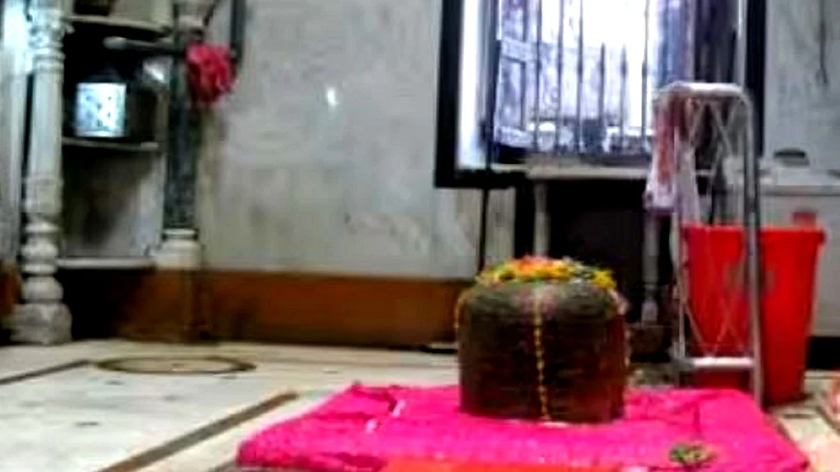 <div class="paragraphs"><p>بابل ناتھ شیو مندر</p></div>