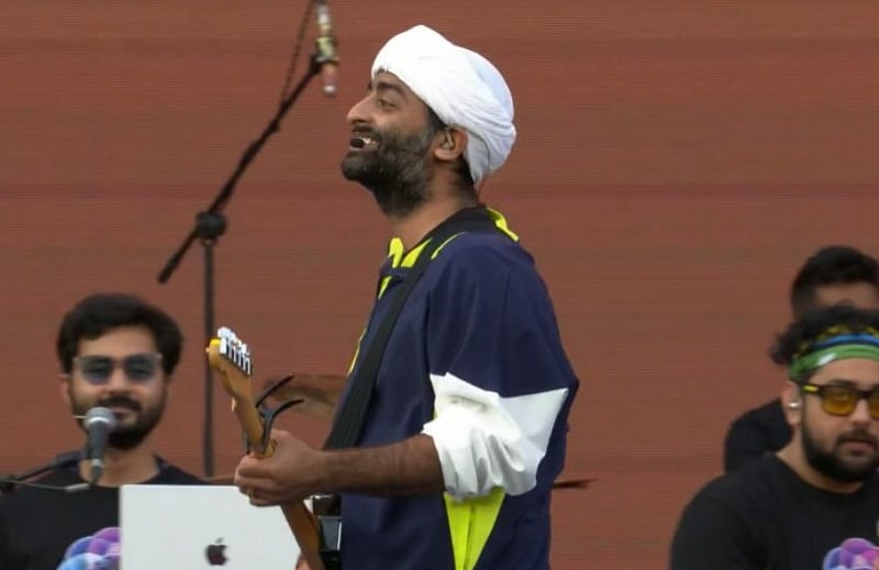 آئی پی ایل 2023 کا رنگارنگ آغاز، اریجیت سنگھ نے اپنی جادوئی آواز سے جیتا لوگوں کا دل، پورا اسٹیڈیم جھومتا نظر آیا