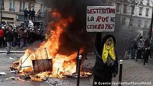 فرانس: پنشن اصلاحات کے خلاف مظاہرین اور پولیس میں جھڑپیں