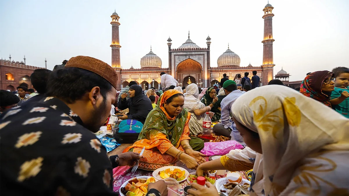 <div class="paragraphs"><p>رمضان کے دوران افطار کی فائل تصویر / Getty Images</p></div>