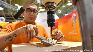 جرمنی میں غیر ملکی ملازمین کی امیگریشن کے لیے رکاوٹوں میں کمی کی پیشکش