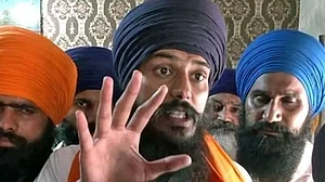 امرت پال سنگھ فرار، گرفتاری کے لیے بڑے پیمانے پر سرچ آپریشن جاری، انٹرنیٹ خدمات بند