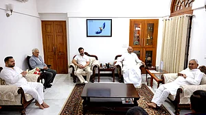 ’اپوزیشن اتحاد کے لیے یہ تاریخی قدم‘، کانگریس صدر کی رہائش پر نتیش اور تیجسوی سے راہل گاندھی کی ملاقات