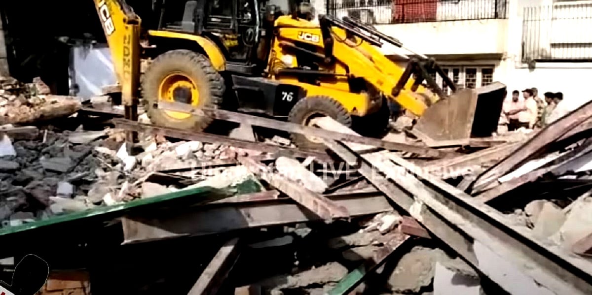 دہلی واقع مسجد بنگالی مارکیٹ میں بنے مدرسہ پر چلا بلڈوزر، بغیر نوٹس کارروائی کیے جانے کا دعویٰ