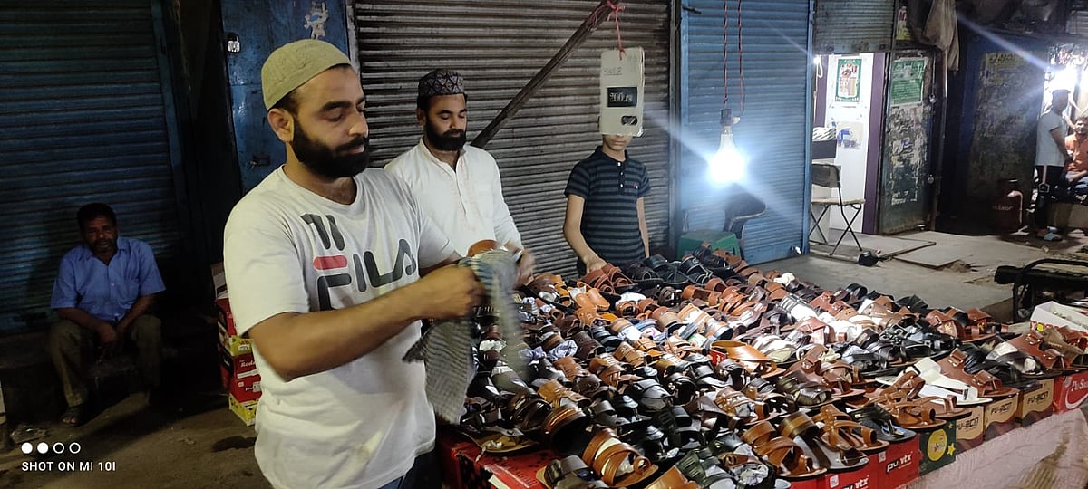 عید کی تیاریوں میں مگن ہیں مسلمان، لیکن بے روزگاری و مہنگائی کی وجہ سے ہاتھ کھینچے ہوئے ہیں