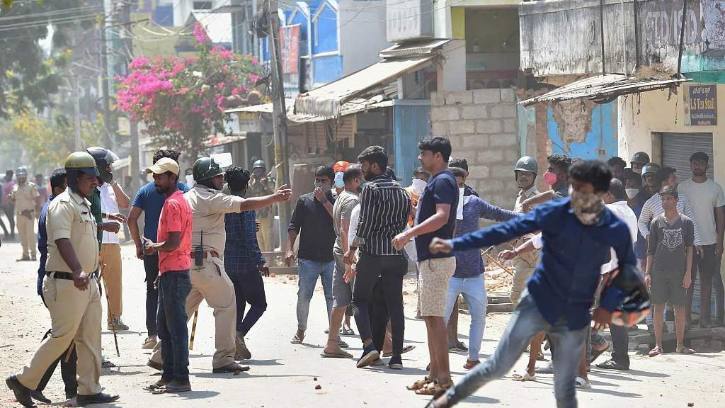 <div class="paragraphs"><p>فرقہ وارانہ فساد کی فائل تصویر، Getty Iamges</p></div>