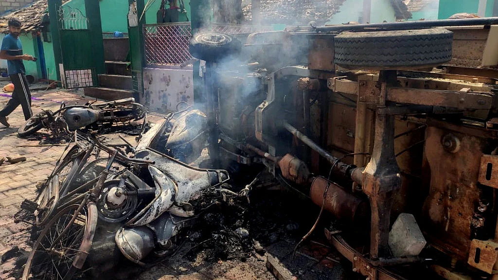 <div class="paragraphs"><p>کرناٹک کے شیوموگا میں فرقہ وارانہ تشدد کی ایک فائل تصویر</p></div>