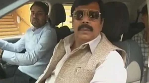 سابق رکن پارلیمنٹ آنند موہن 14 سال بعد جیل سے رہا، ضلع مجسٹریٹ قتل کیس میں ملی تھی عمر قید کی سزا