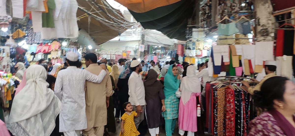 عید کی تیاریوں میں مگن ہیں مسلمان، لیکن بے روزگاری و مہنگائی کی وجہ سے ہاتھ کھینچے ہوئے ہیں