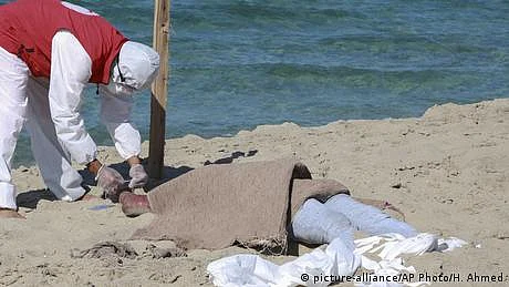 لیبیا میں دو کشتیاں ڈوبنے سے درجنوں تارکین وطن ہلاک