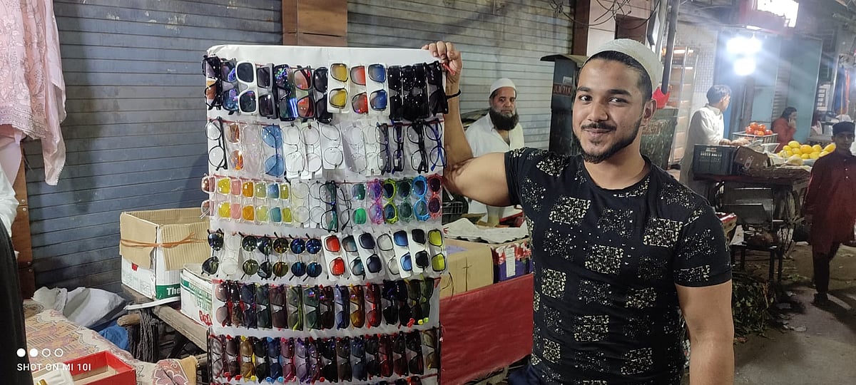 عید کی تیاریوں میں مگن ہیں مسلمان، لیکن بے روزگاری و مہنگائی کی وجہ سے ہاتھ کھینچے ہوئے ہیں