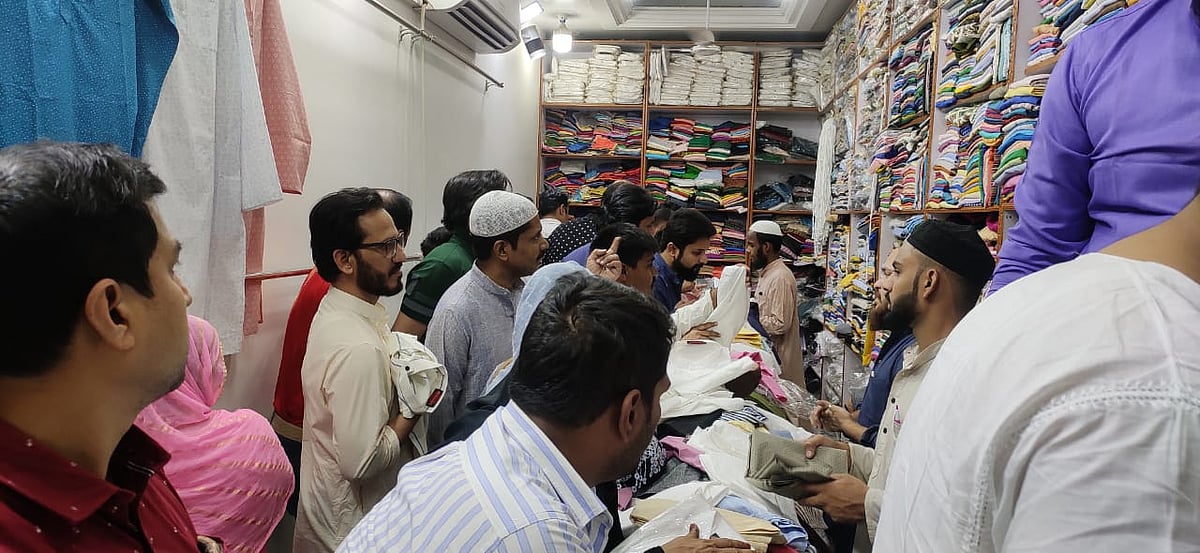 عید کی تیاریوں میں مگن ہیں مسلمان، لیکن بے روزگاری و مہنگائی کی وجہ سے ہاتھ کھینچے ہوئے ہیں