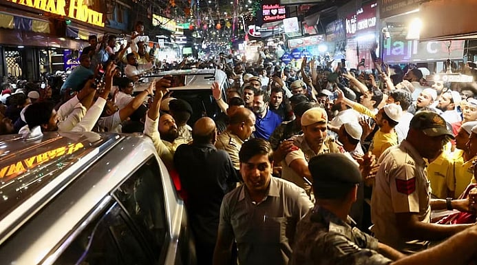 راہل گاندھی نے پرانی دہلی میں رمضان کے ذائقوں کا لطف لیا تو بنگالی مارکیٹ میں گول گپوں کا مزہ