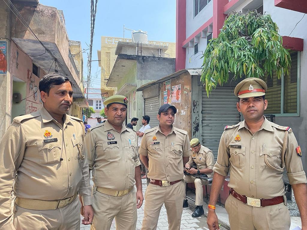 اتر پردیش بلدیاتی انتخاب: برقع کو لے کر امروہہ میں ہنگامہ، نصف گھنٹہ تک ووٹنگ کا عمل ہوا متاثر