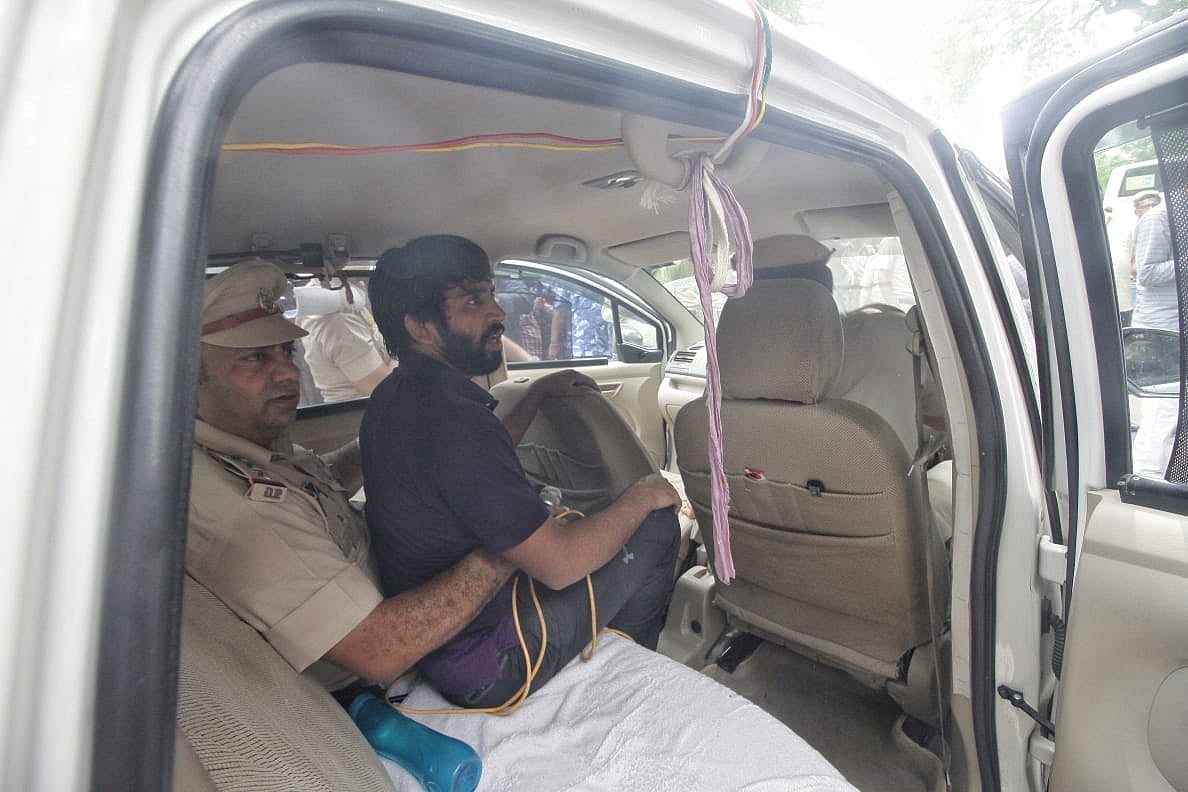 جنتر منتر پر ہنگامہ، تمام پہلوان گرفتار، تمبو ہٹائے گئے، بجرنگ پونیا نے کہا- ’ہمیں گولی مار دو!‘ 