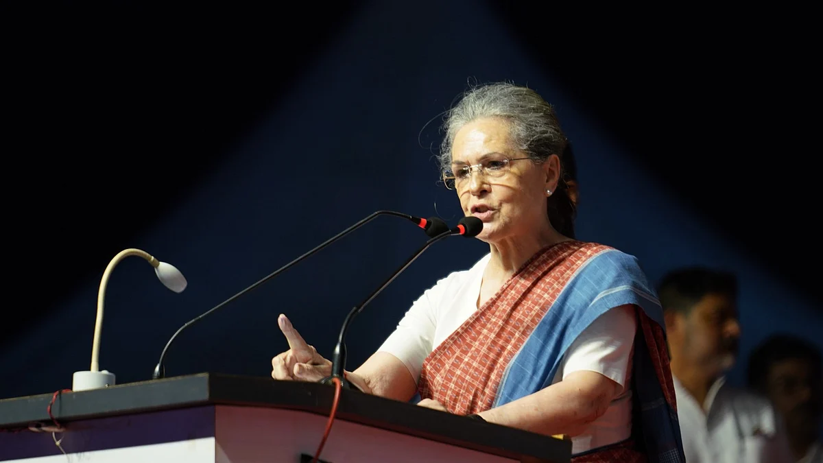 <div class="paragraphs"><p>سونیا گاندھی</p></div>