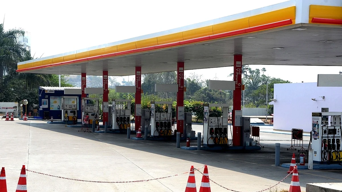 <div class="paragraphs"><p>پٹرول پمپ، تصویر آئی اے این ایس</p></div>