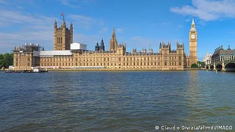 برطانوی پارلیمان کی عمارت تباہ ہونے کے خطرے سے کیوں دوچار ہے؟