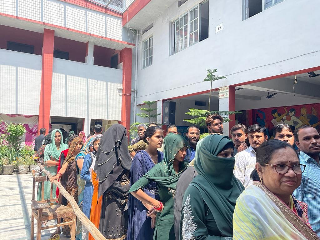 اتر پردیش بلدیاتی انتخاب: برقع کو لے کر امروہہ میں ہنگامہ، نصف گھنٹہ تک ووٹنگ کا عمل ہوا متاثر