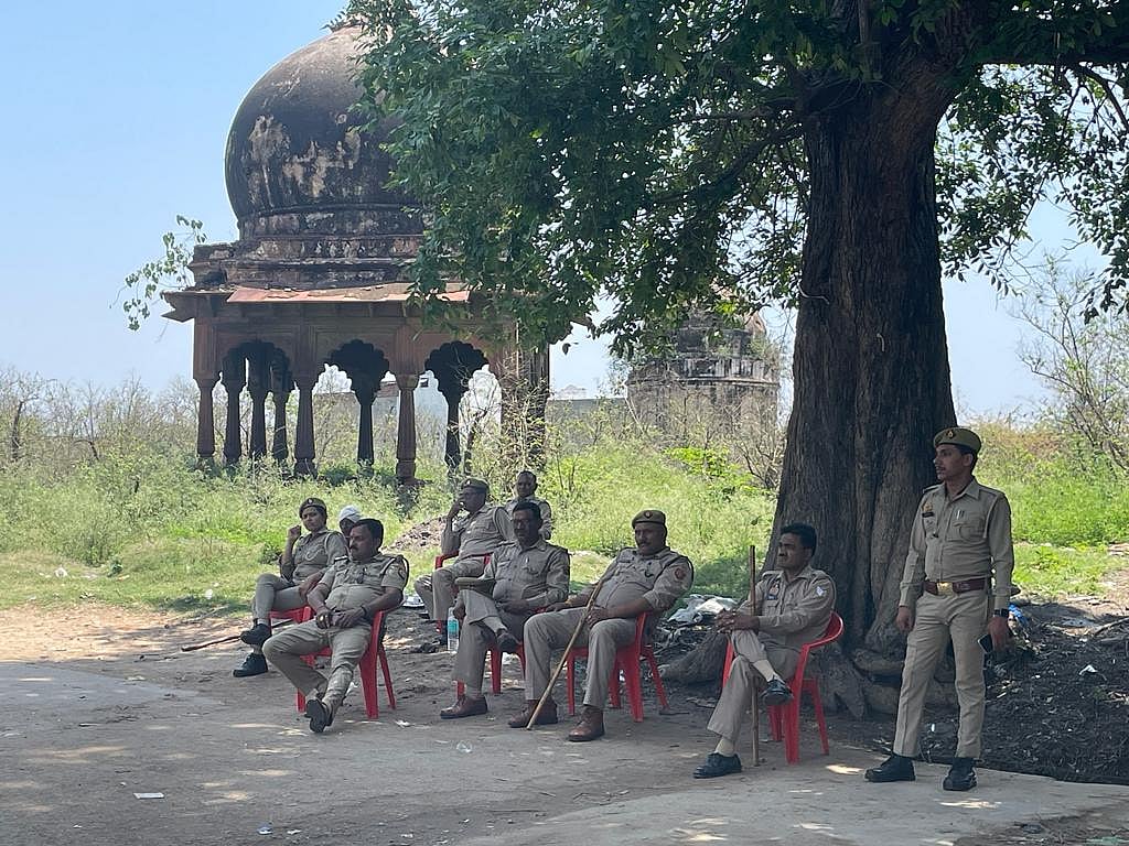 اتر پردیش بلدیاتی انتخاب: برقع کو لے کر امروہہ میں ہنگامہ، نصف گھنٹہ تک ووٹنگ کا عمل ہوا متاثر