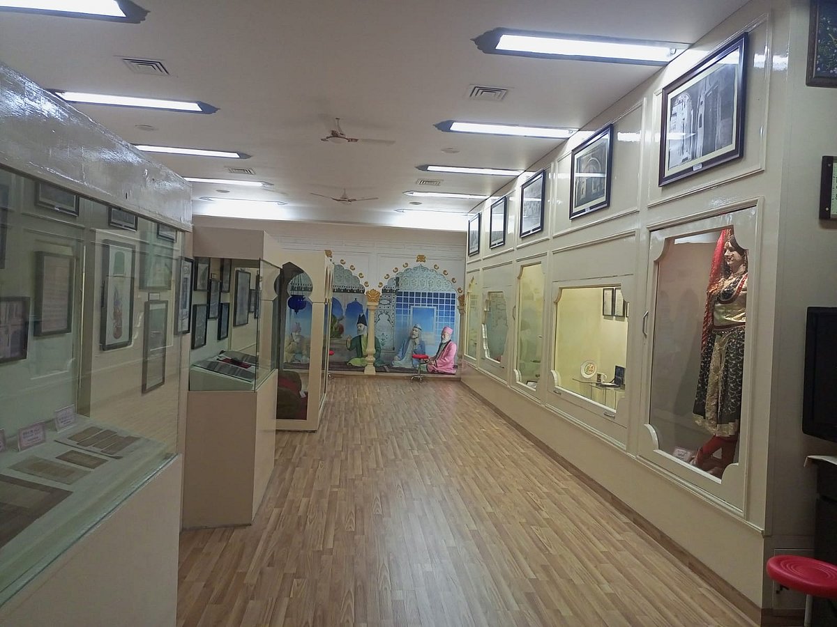 نئے رنگ روپ میں نظر آ رہا غالب انسٹی ٹیوٹ کا ’غالب میوزیم‘، غالب سے جڑے کئی نوادرات موجود