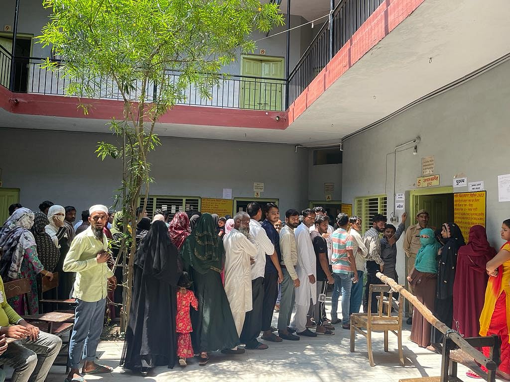 اتر پردیش بلدیاتی انتخاب: برقع کو لے کر امروہہ میں ہنگامہ، نصف گھنٹہ تک ووٹنگ کا عمل ہوا متاثر