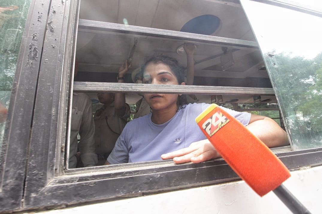 جنتر منتر پر ہنگامہ، تمام پہلوان گرفتار، تمبو ہٹائے گئے، بجرنگ پونیا نے کہا- ’ہمیں گولی مار دو!‘ 