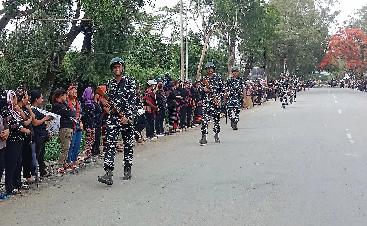 تلوار کی دھار پر منی پور: مرکزی حکومت اور بی جے پی کی سبھی کوششیں ناکام، امت شاہ کا دورہ بھی نہیں روک پا رہا تشدد