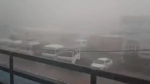 گردابی طوفان ’بپرجوئے‘ نے گجرات میں مچائی تباہی، کئی درخت اُکھڑے، طوفانی بارش شروع، ممبئی بھی اثر انداز