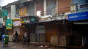 سمندری طوفان 'بپرجوائے' نے گجرات کے ساحل پر تباہی کے نشان چھوڑے، 20 سے زائد افراد زخمی