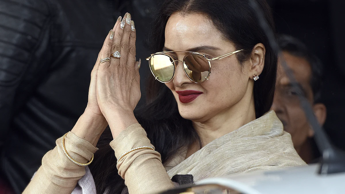 <div class="paragraphs"><p>معروف اداکارہ ریکھا / Getty Images</p></div>