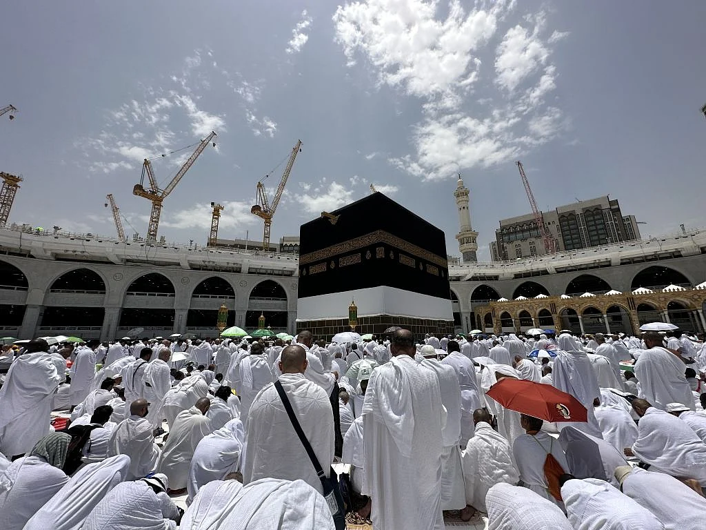 اللہ کا پرشکوہ گھر خانہ کعبہ، جس کو دیکھتے ہی عازمین حج کی آنکھیں اشکبار ہو جاتی ہیں