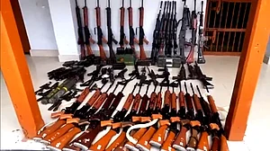 منی پور تشدد: بیشتر علاقوں میں حالات معمول پر، کرفیو میں نرمی، بڑی تعداد میں لوگوں نے جمع کرائے اسلحے