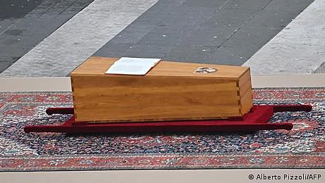 'مردہ' خاتون تابوت میں زندہ پائی گئیں