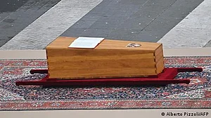 'مردہ' خاتون تابوت میں زندہ پائی گئیں
